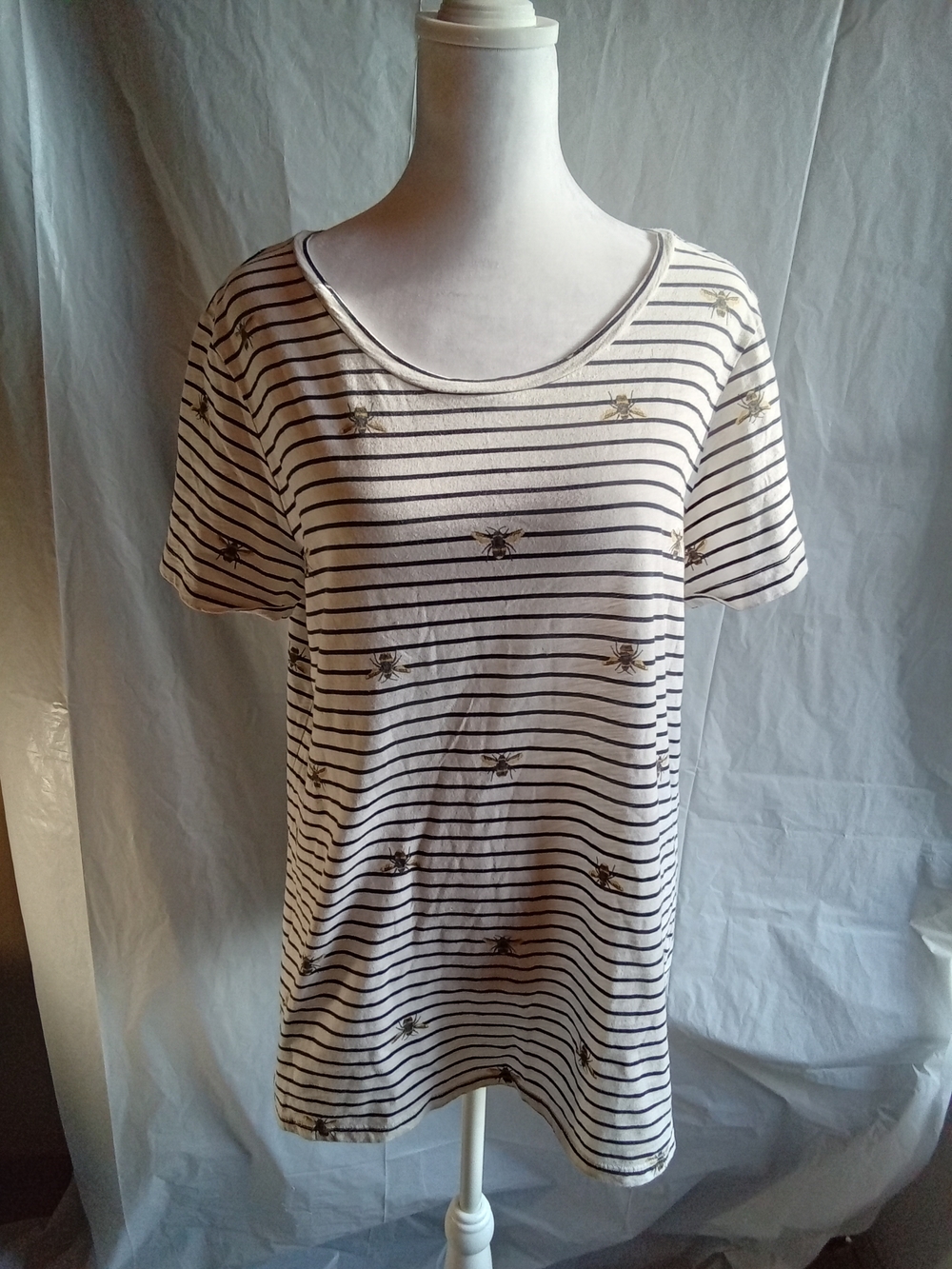 Joules White Striped Scoop Neck Tee with Gold Bee Accents 12‎
